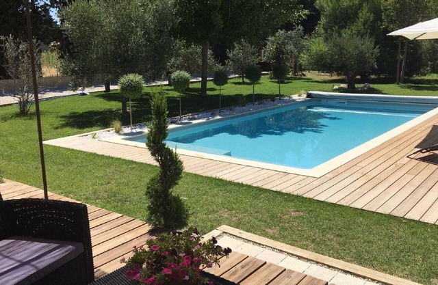 Provencal villa for 6 to 8 people, private pool and beautiful Mediterranean garden