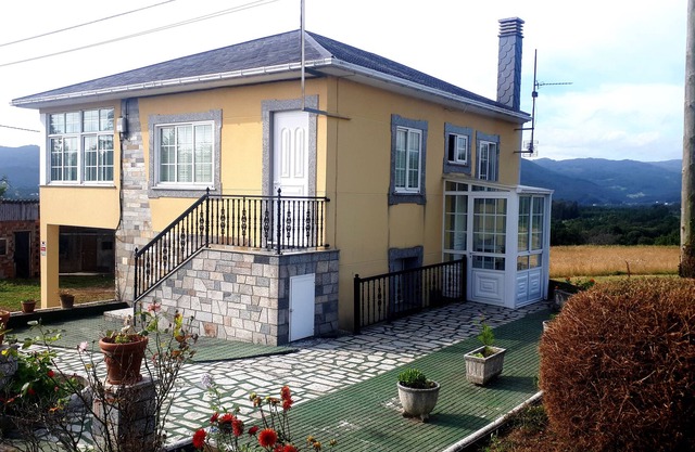 PUMARES HOUSE