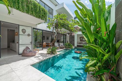 Puri Senang - Luxury 4BR Pool Villa Escape in Central Berawa