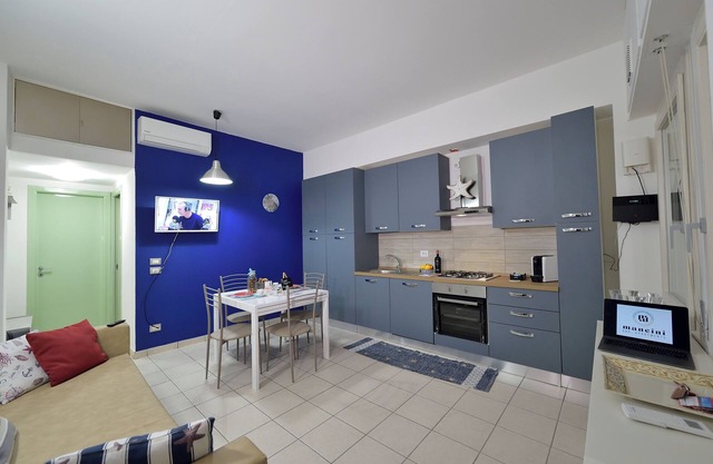 Purpo' - One Bedroom Apartment, Sleeps 4