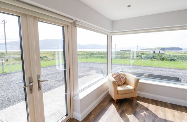 PURTEEN, family friendly, with open fire in Keel, County Mayo