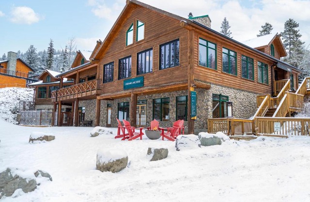 Pyramid Lake Lodge