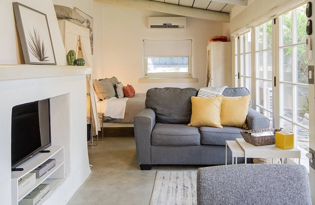 Quailette - Cozy pet friendly studio w/outdoor space minutes from the UofA!