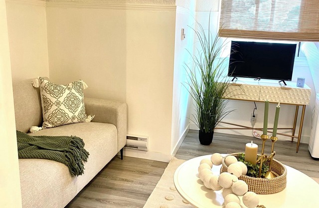 Quaint 1 bedroom Suite downtown Grimsby