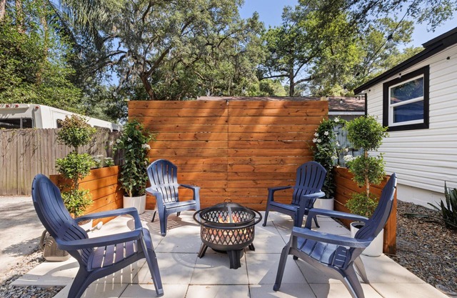 Quaint 2 BR in an Up-and-Coming Part of Town | Pet Friendly | Fenced Yard | Close to Downtown Tampa