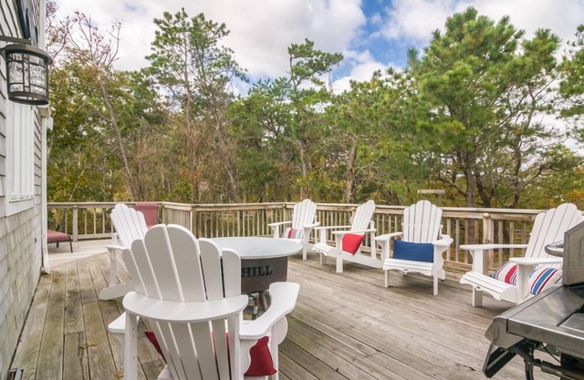 Quaint and Quiet Classic Cape Style Home Close to East Sandwich Beach