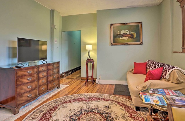 Quaint Apartment - Walk to Town & Train!