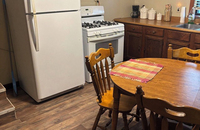 Quaint cabin on 18 Private acres, Local river access near property,