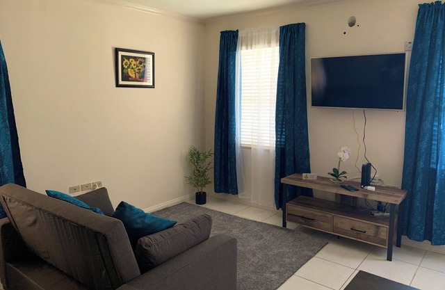 Quaint Escape - Kingston CitynCentral to main attractions Kgn has to offer!
