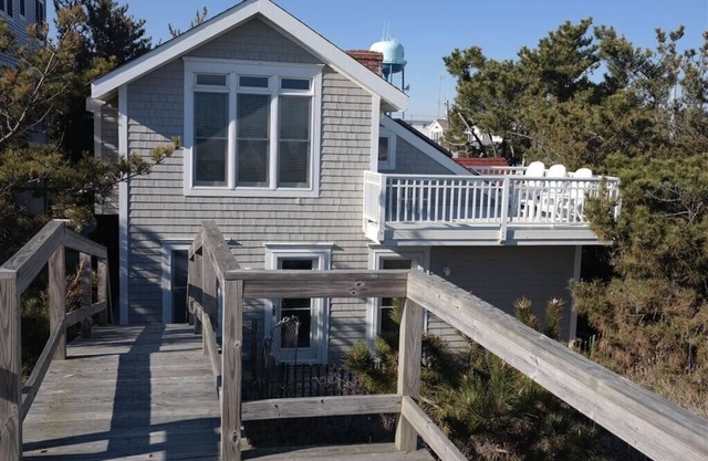 Quaint oceanfront house. Nantucket meets LBI