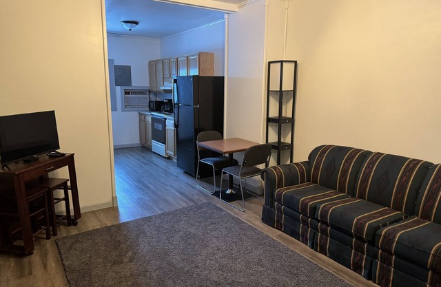 Quaint & Quiet 2 bed 1 bath