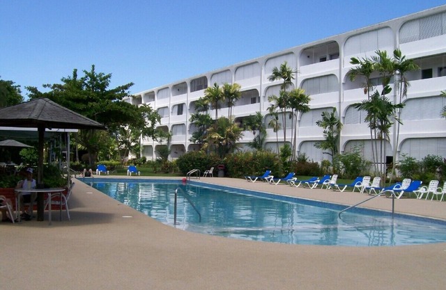Quality ground floor apartment, platinum west coast, Holetown, Barbados
