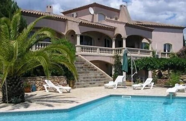 Quality villa up to 7 people near Agde, large heated pool over Thau Lagoon