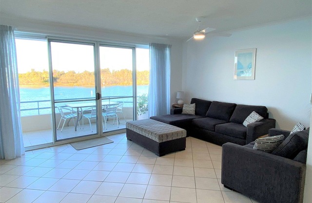 QUAYSIDE - Bring the boat, tie it up at your own private jetty.