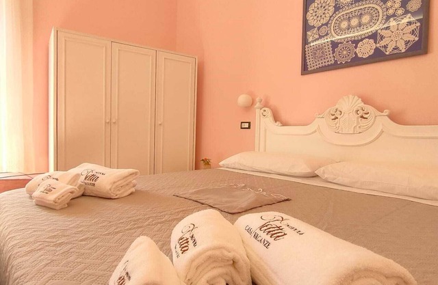 Queen Room "Lace and Lace" with hot tub x guests