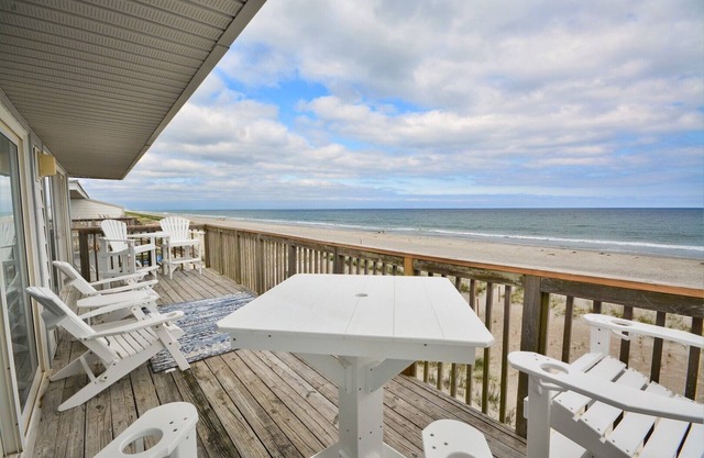 "Queen's Grant E-217" Oceanfront Condo + Community Pool, Dock, Playground