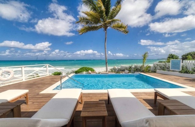 Queens Cottage 4-Beachfront Villa - Swimming pool, staff, Newly refurbished!