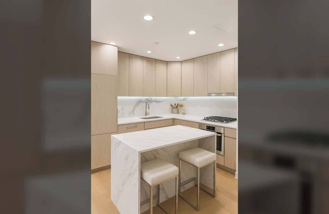 Queensview by Rove Travel | 1BR w/Shared Amenities