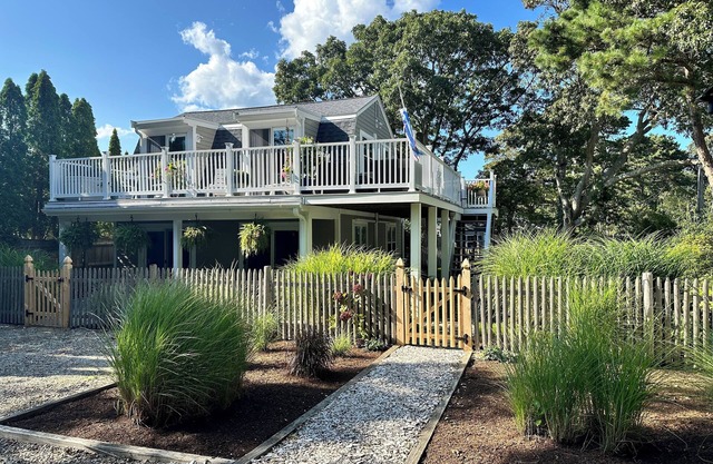 QUESTOVER…Steps to Nantucket Sound Beaches. Lower level 2 bed 1 bath sleeps 6