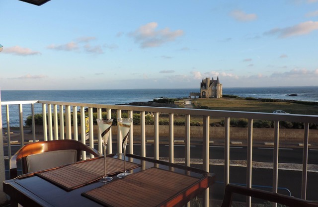 QUIBERON Rental Apartment T2 facing the sea