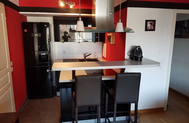 Quiet 2-room apartment in the center + large balcony + parking lot