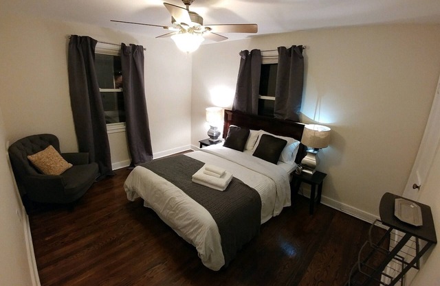 Quiet 3 Story House.20 Min Drive to Everything