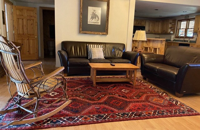 Quiet and Comfortable, 20 mins to GNP/pet friendly