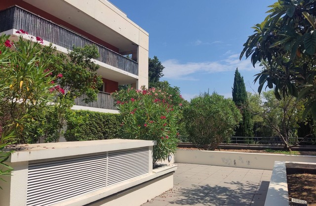 Quiet apartment with large terrace