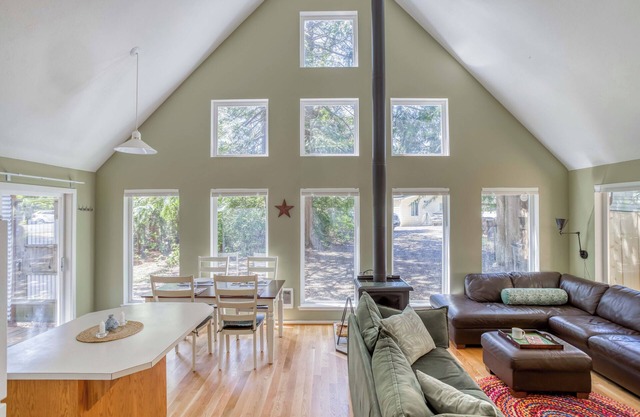 Quiet, Bright Home in Nehalem, Woodstove, Bedrooms with Balconies, Dog-Friendly!