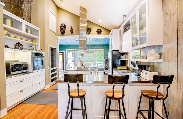 Quiet central home with enclosed yard, deck, grill, central AC, & washer/dryer