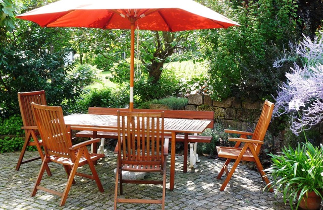 quiet, close to the center, 5 min. to train, 3 bedrooms, family friendly, garden