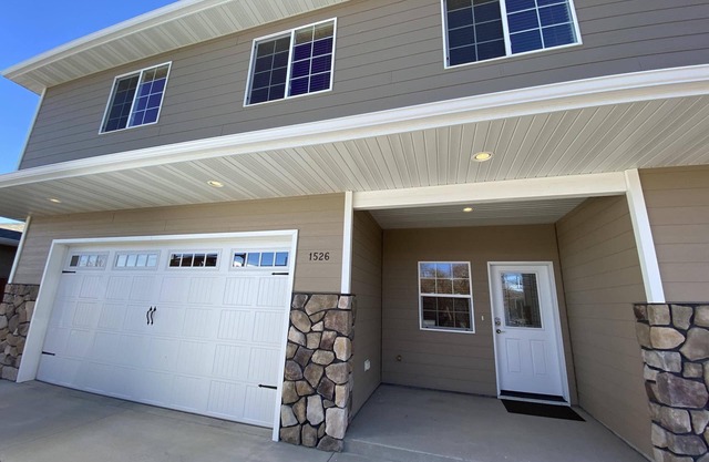 Quiet, comfortable, and central Cody location! Sleeps up to 5.