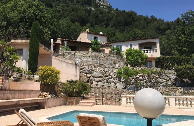 Quiet, comfortable studio with a panoramic view of The French Riviera