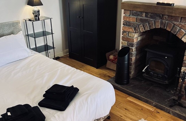 Quiet Cosy Room in Cork City Suburb - Pet Friendly - Blarney Castle nearby