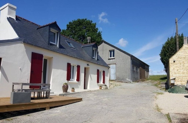 QUIET COUNTRY HOUSE CLOSE TO THE SEA