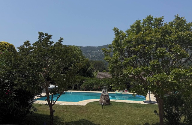 Quiet family home with swimming pool 20 minutes from Cannes.