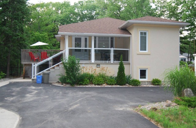 Quiet Family Vacation Home in Wasaga Beach- Ontarion