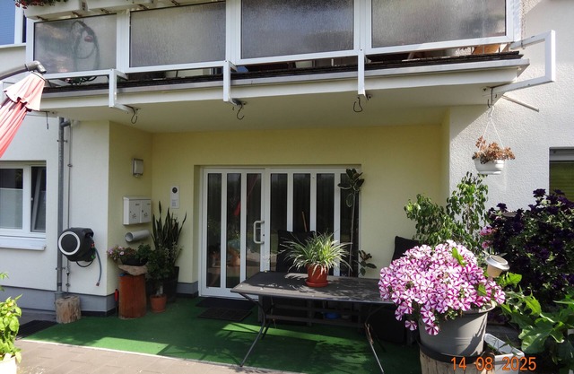 Quiet granny apartment with eat-in kitchen, bedroom and bathroom.