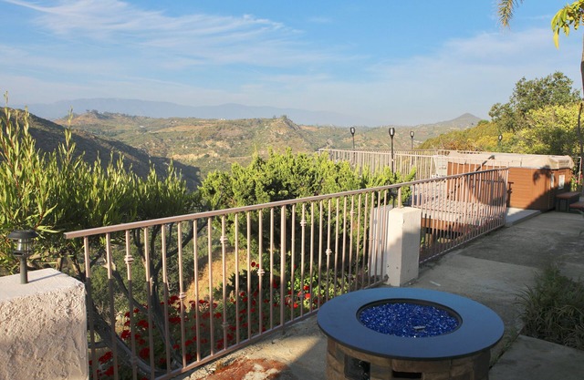 Quiet Hilltop Home With Stunning Hill Top And Valley Views