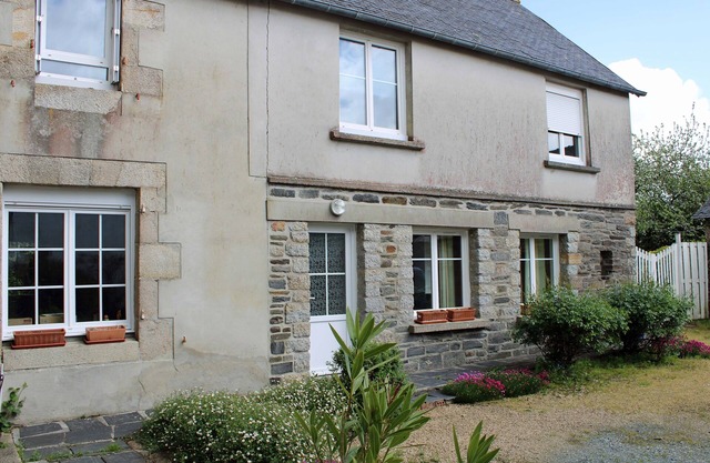 QUIET HOUSE NEAR MORLAIX