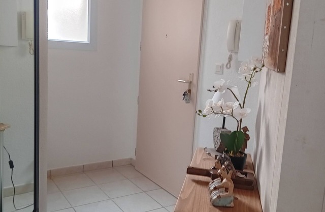 Quiet location near historic university, 15 minutes from sea and airport private garage