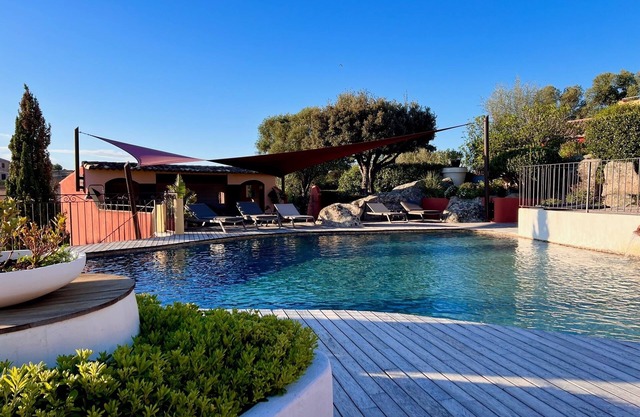 Quiet luxury villa close to the beaches of Palombaggia and Santa Giulia.