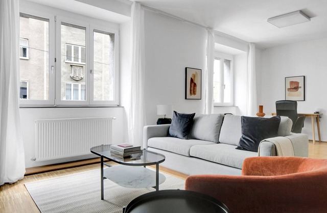 Quiet Margareten 1BR w/Elevator, near Hauptbahnhof, by Blueground