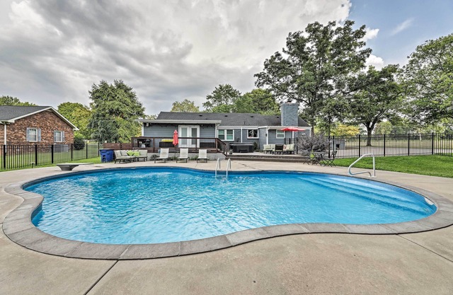 Quiet Nashville Area Home w/Pool - 15 Mi to Dtwn