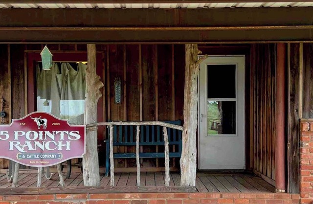 Quiet ranch retreat full of rustic vintage charm! Located off I-40/Old Rt 66