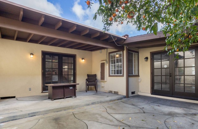 Quiet Residential Home near beach- Monthly Rental