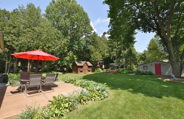 Quiet retreat in Blenheim nMinutes to Rondeau park or Erieau nSpacious