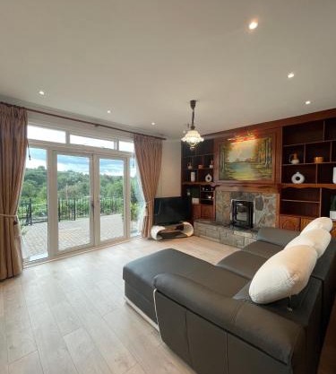 Quiet self-catering holiday home with surrounding lakes