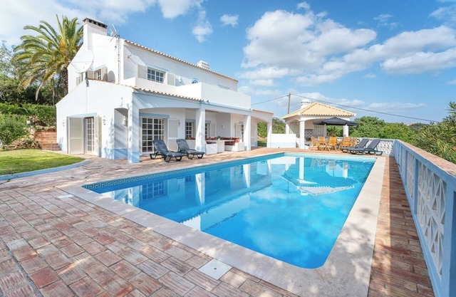 Quiet Spacious Villa | Swimming Pool