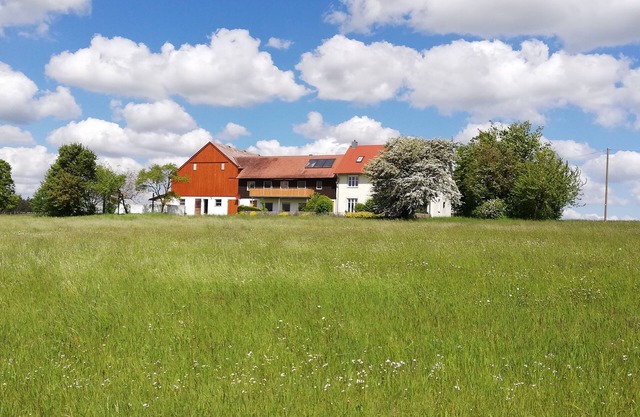 Quiet sunny apartment on farm in a secluded location with extensive views of the countryside